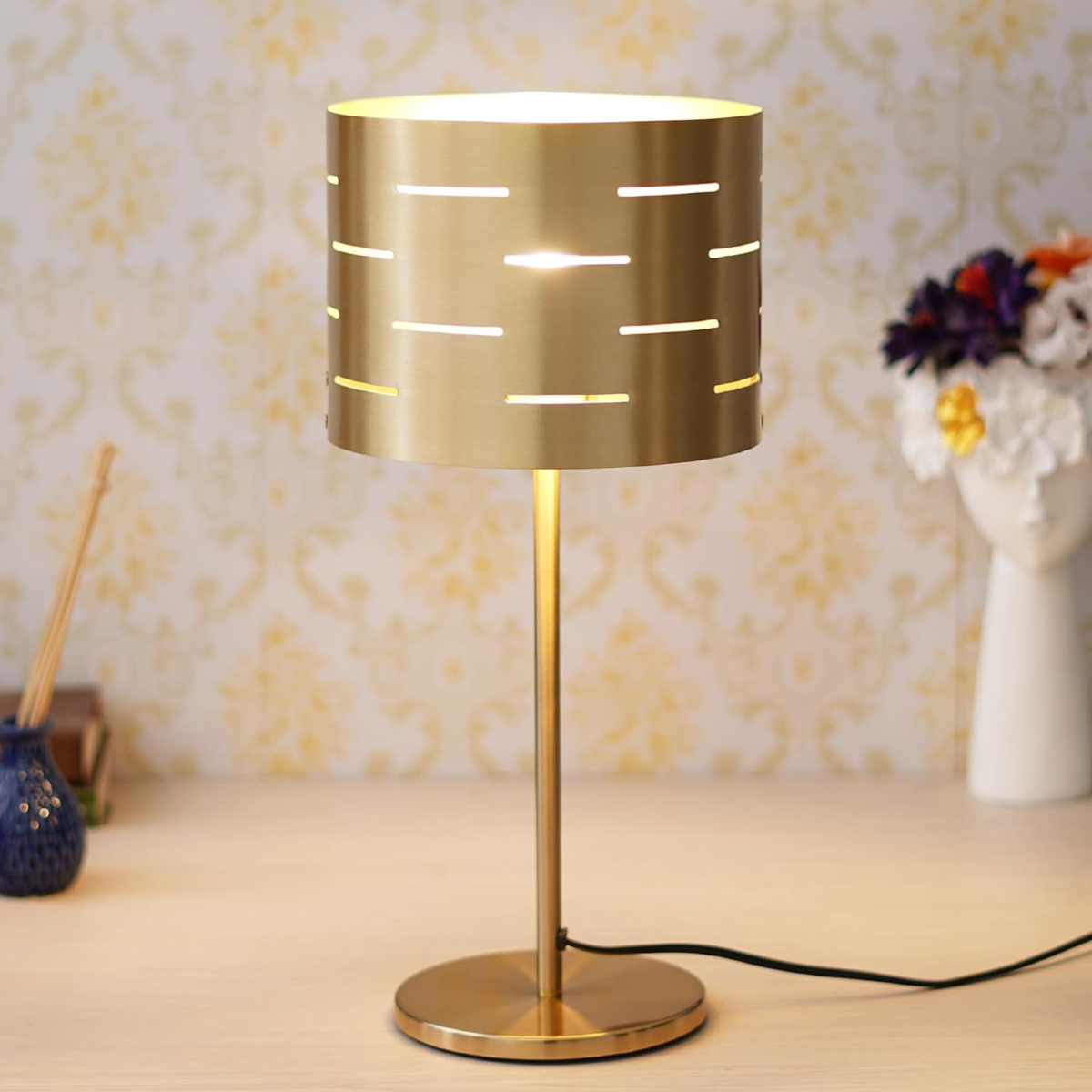 Philips Roseate Table Lamp
